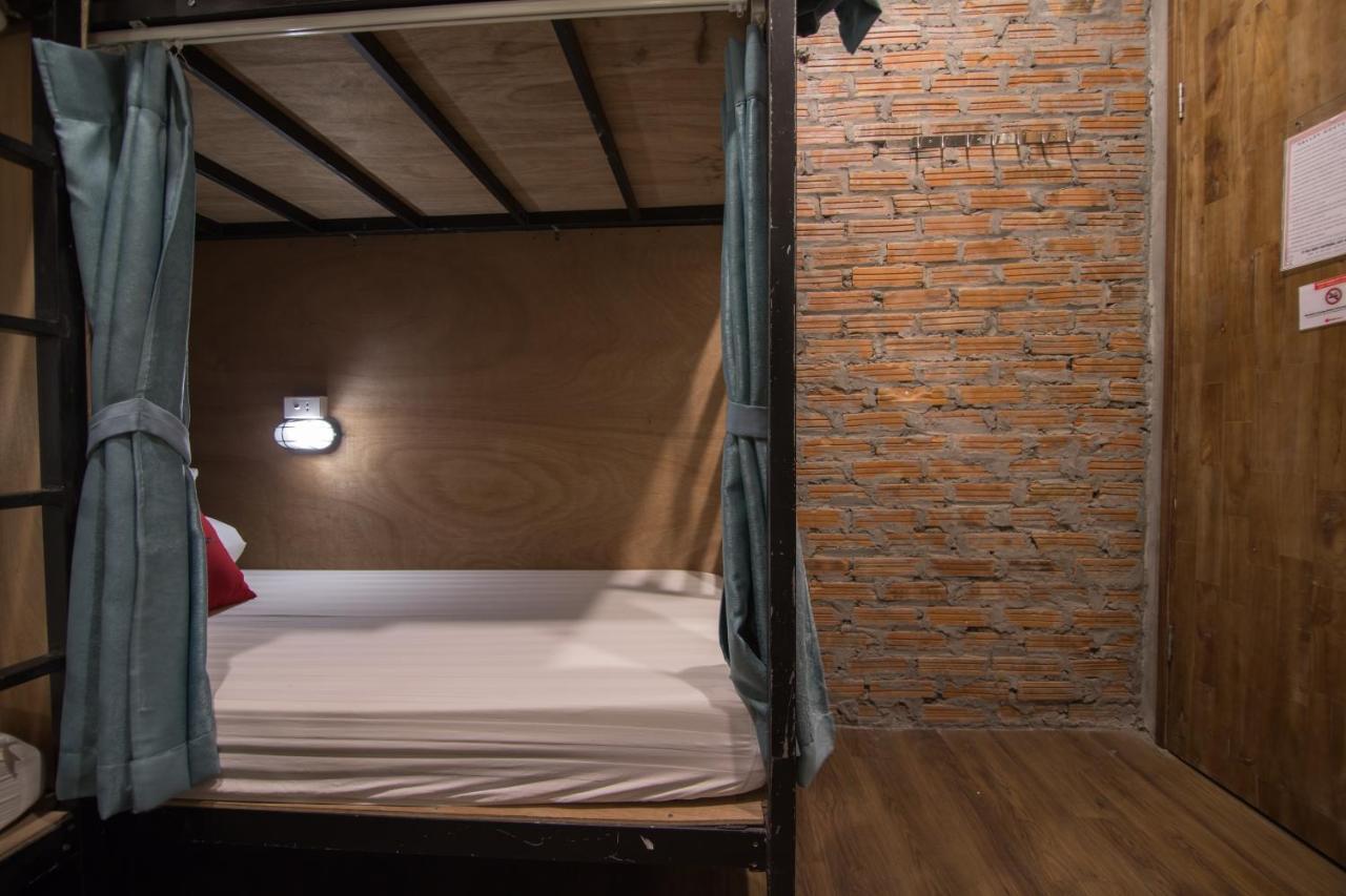 Reddoorz @ Tong Duy Tan Street (Adults Only) Vandrarhem Hanoi Exteriör bild