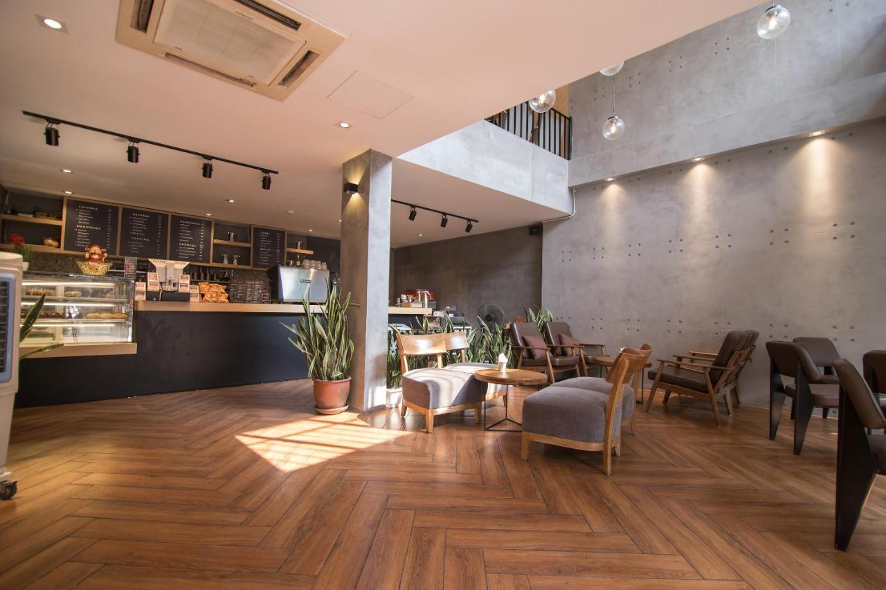 Reddoorz @ Tong Duy Tan Street (Adults Only) Vandrarhem Hanoi Exteriör bild