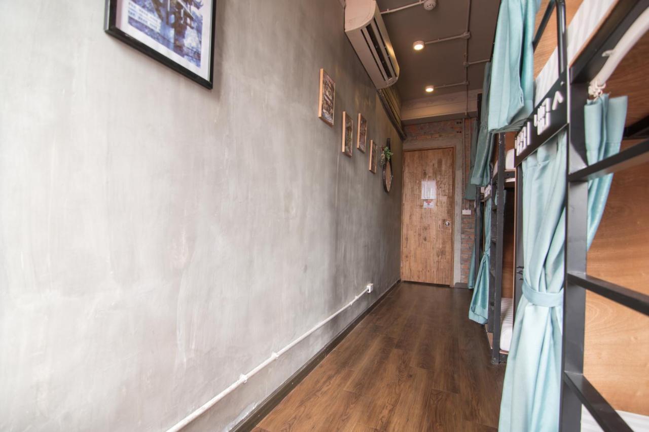 Reddoorz @ Tong Duy Tan Street (Adults Only) Vandrarhem Hanoi Exteriör bild