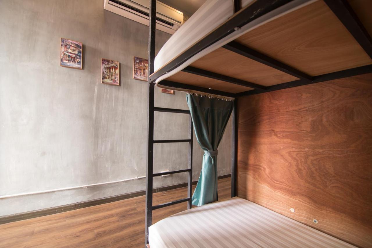Reddoorz @ Tong Duy Tan Street (Adults Only) Vandrarhem Hanoi Exteriör bild