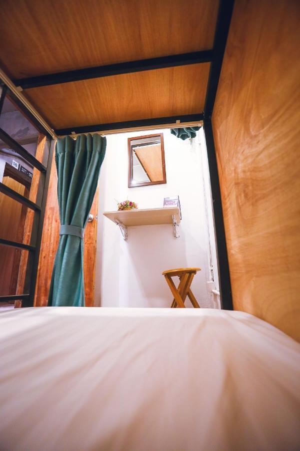 Reddoorz @ Tong Duy Tan Street (Adults Only) Vandrarhem Hanoi Exteriör bild